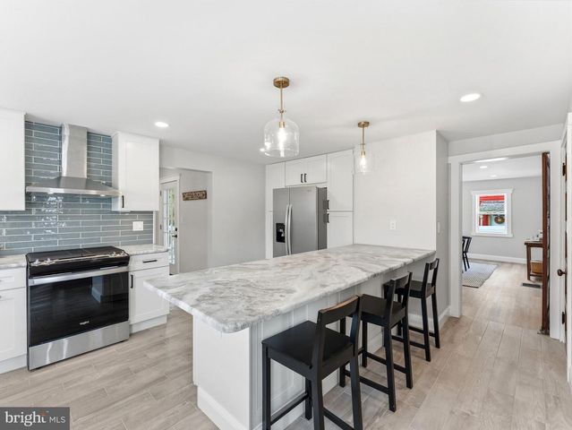 1133 ALMOND RD, Pittsgrove, NJ 08318