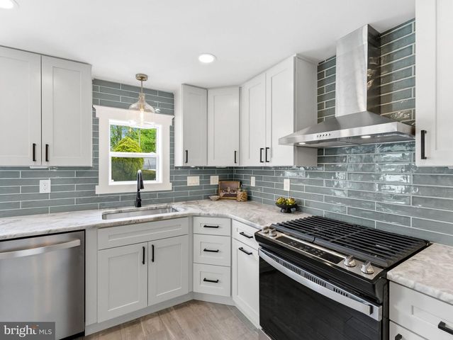 1133 ALMOND RD, Pittsgrove, NJ 08318