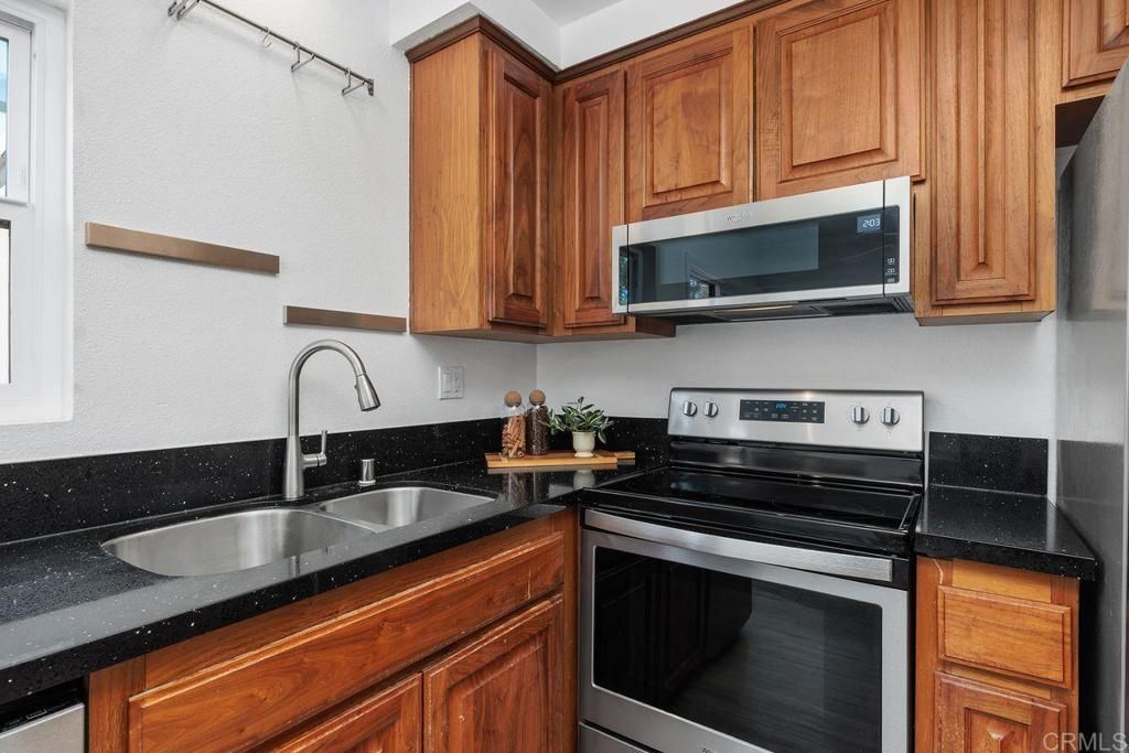 Image 10 of property listing at 2714 Ariane Drive 17, San Diego, CA 92117