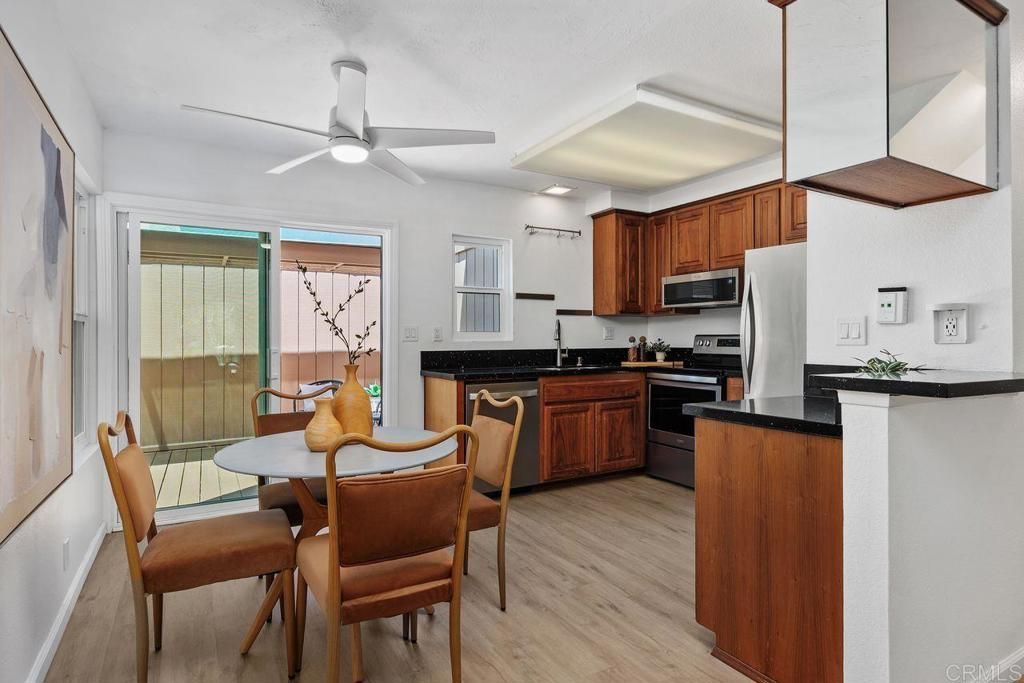 Image 7 of property listing at 2714 Ariane Drive 17, San Diego, CA 92117