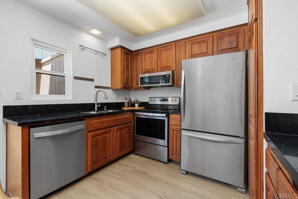 Image 9 of property listing at 2714 Ariane Drive 17, San Diego, CA 92117