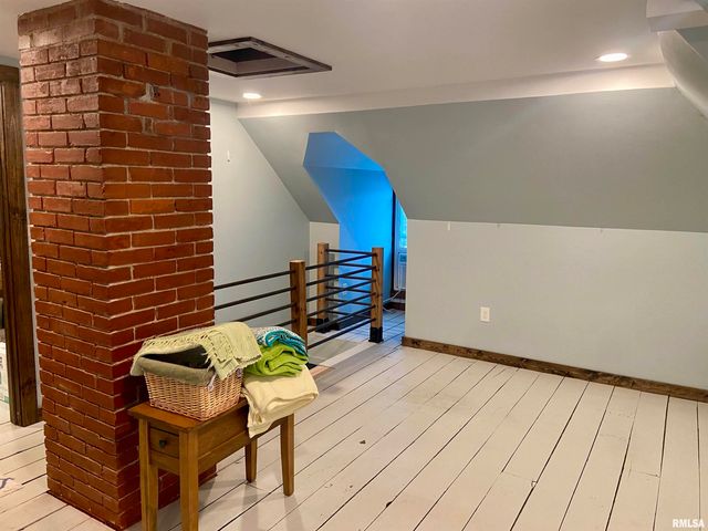 614 S 22ND Street, Quincy, IL 62301