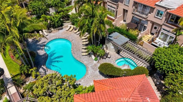 19239 Meadowood Cir, Huntington Beach, CA 92648