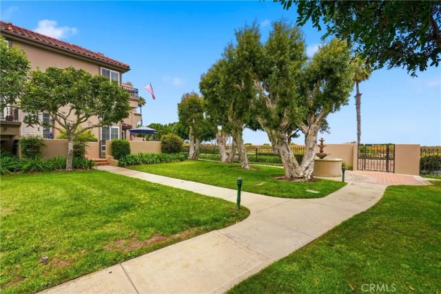 19239 Meadowood Cir, Huntington Beach, CA 92648