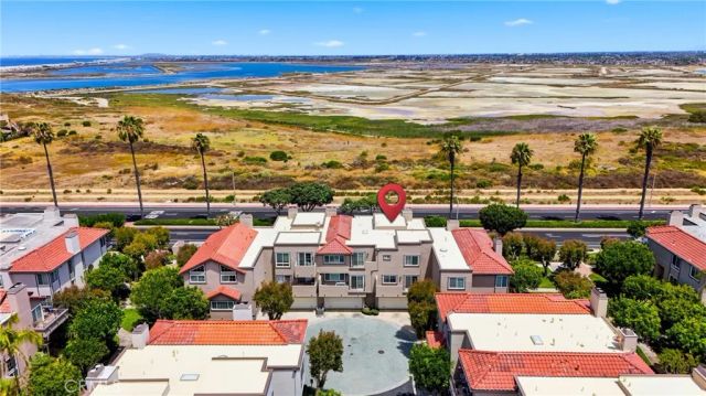 19239 Meadowood Cir, Huntington Beach, CA 92648