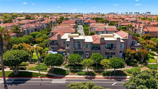 19239 Meadowood Cir, Huntington Beach, CA 92648
