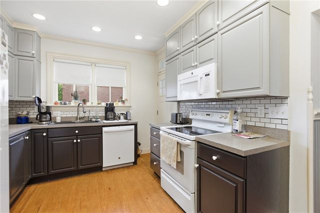 310 E Grandview Ave, Zelienople Boro, PA 16063