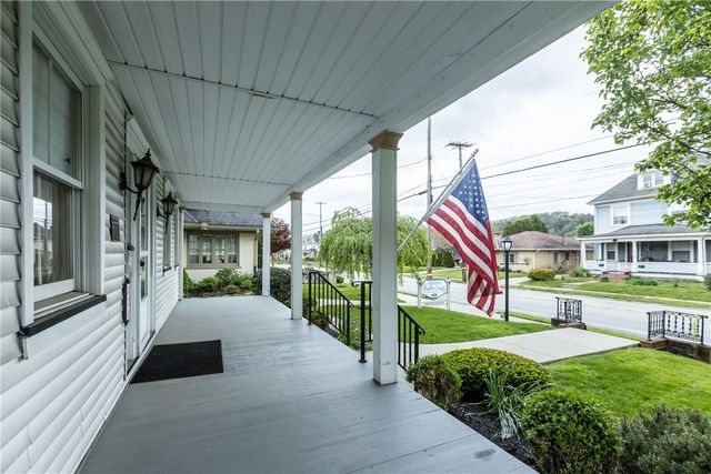 310 E Grandview Ave, Zelienople Boro, PA 16063