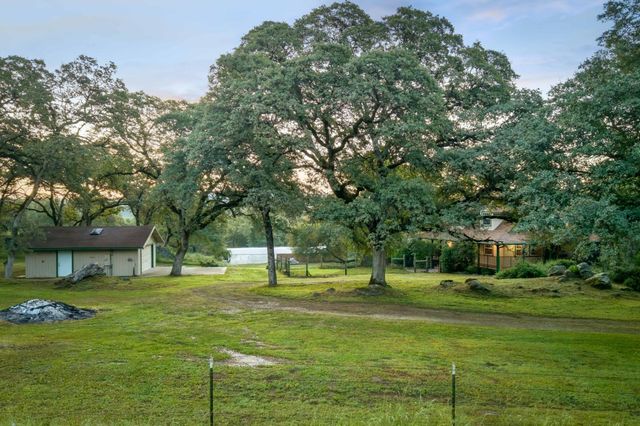 14910 Beyers Ln, Grass Valley, CA 95949