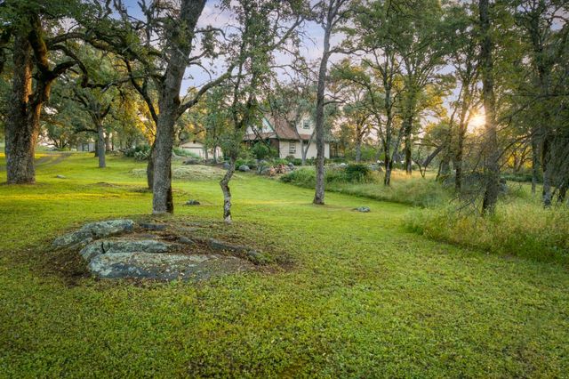 14910 Beyers Ln, Grass Valley, CA 95949