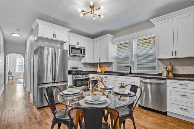 9824 S Escanaba Avenue, Chicago, IL 60617