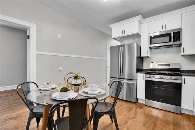 9824 S Escanaba Avenue, Chicago, IL 60617