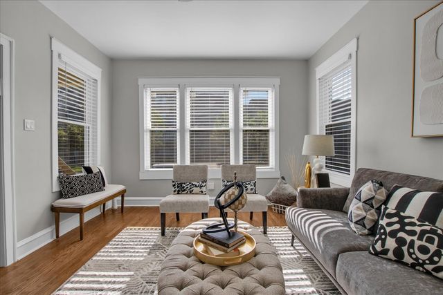 9824 S Escanaba Avenue, Chicago, IL 60617