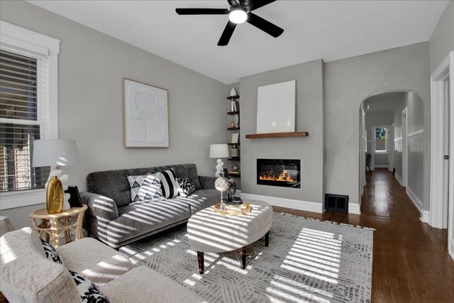 9824 S Escanaba Avenue, Chicago, IL 60617