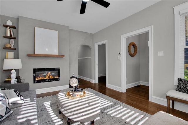 9824 S Escanaba Avenue, Chicago, IL 60617
