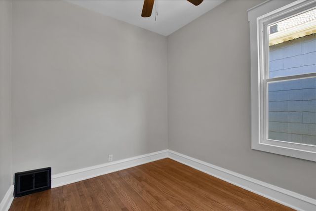 9824 S Escanaba Avenue, Chicago, IL 60617