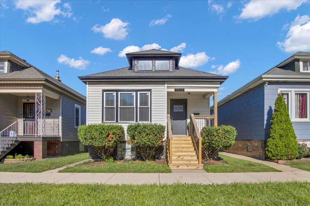 9824 S Escanaba Avenue, Chicago, IL 60617