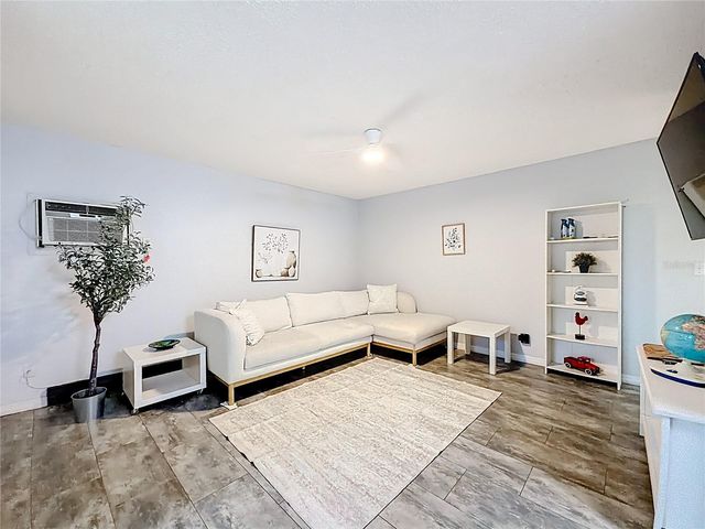 5396 4TH STREET N 105, St Petersburg, FL 33703