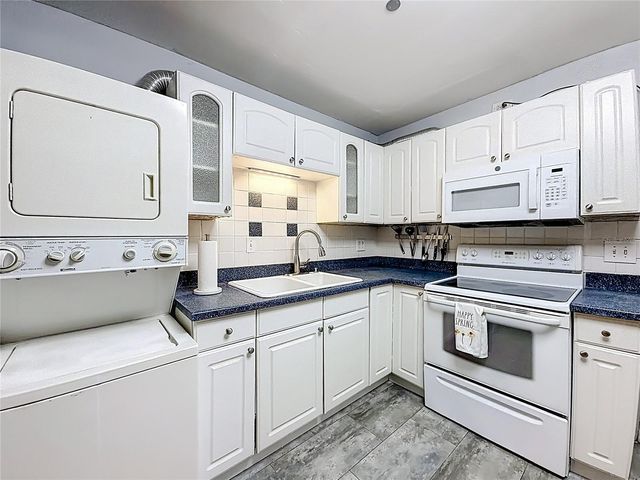 5396 4TH STREET N 105, St Petersburg, FL 33703