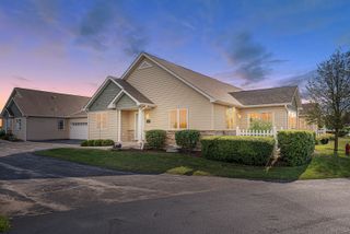 2182 Waterbury Lane E 2182, Sycamore, IL 60178