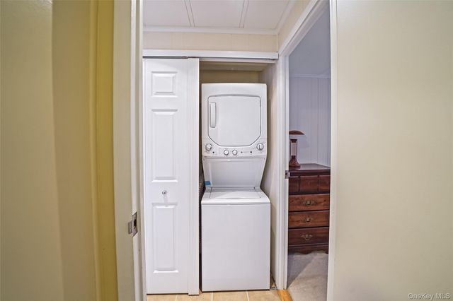 91 Village Circle W, Manorville, NY 11949