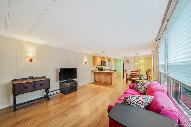 91 Village Circle W, Manorville, NY 11949