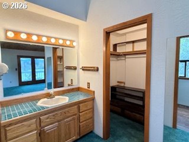 239 MEADOWLARK Ave, Roseburg, OR 97471