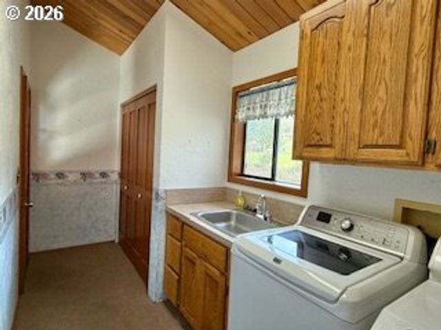 239 MEADOWLARK Ave, Roseburg, OR 97471