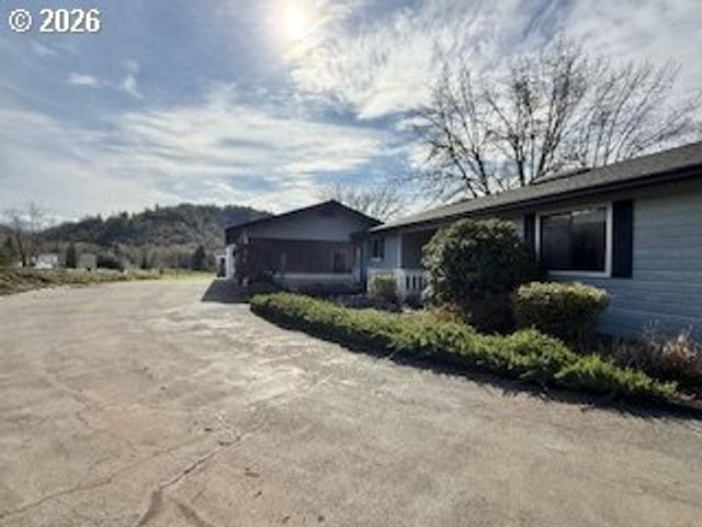 239 MEADOWLARK Ave, Roseburg, OR 97471