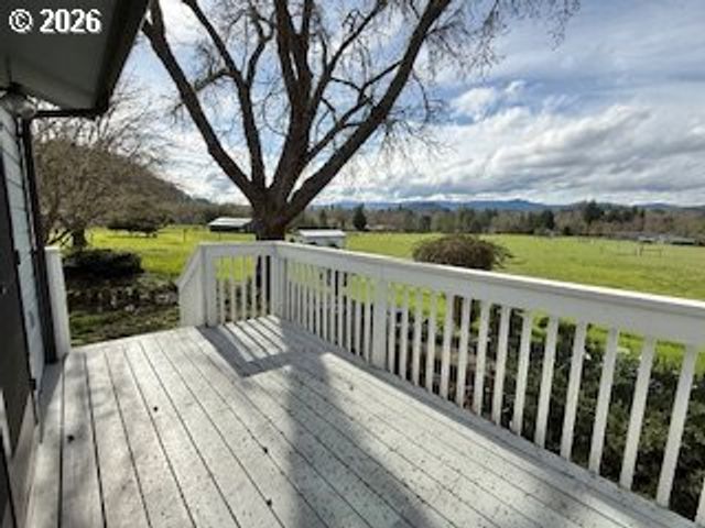 239 MEADOWLARK Ave, Roseburg, OR 97471