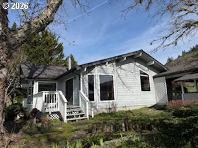 239 MEADOWLARK Ave, Roseburg, OR 97471