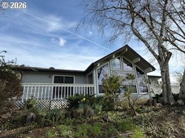239 MEADOWLARK Ave, Roseburg, OR 97471
