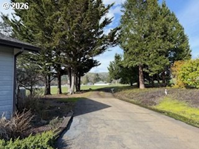 239 MEADOWLARK Ave, Roseburg, OR 97471