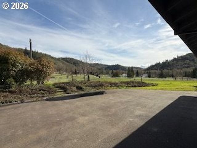 239 MEADOWLARK Ave, Roseburg, OR 97471