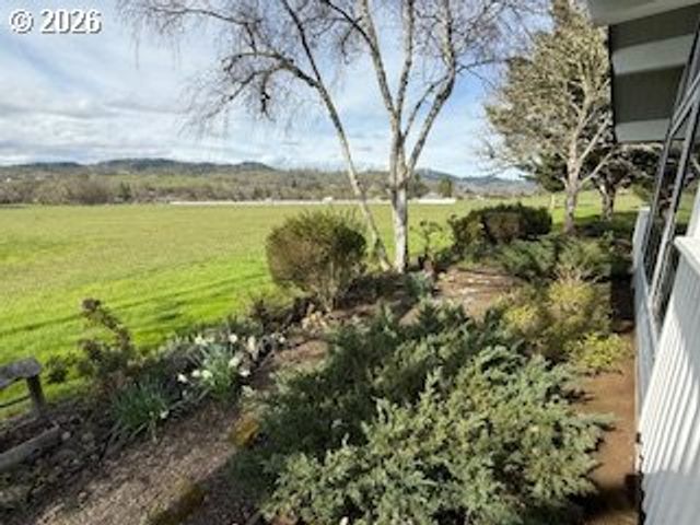 239 MEADOWLARK Ave, Roseburg, OR 97471