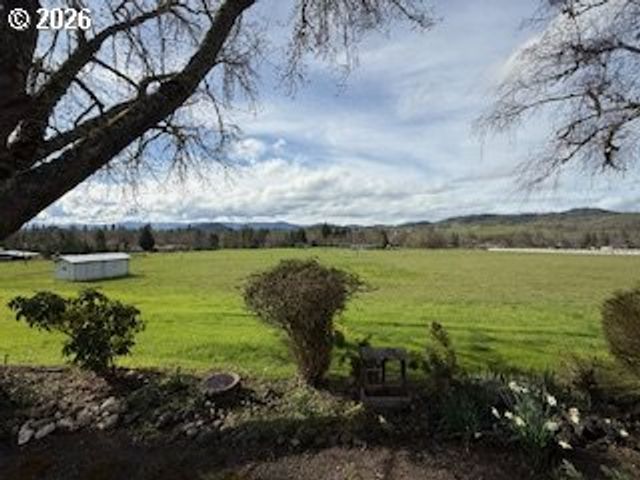 239 MEADOWLARK Ave, Roseburg, OR 97471
