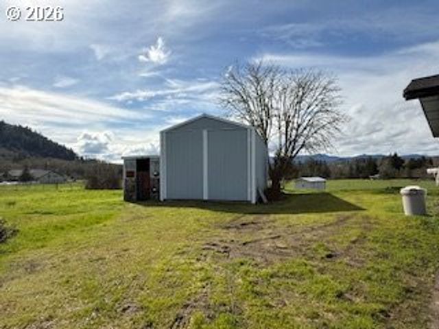 239 MEADOWLARK Ave, Roseburg, OR 97471