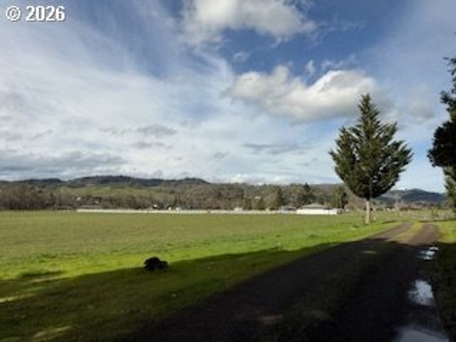 239 MEADOWLARK Ave, Roseburg, OR 97471