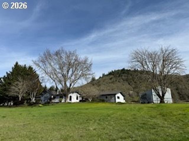 239 MEADOWLARK Ave, Roseburg, OR 97471