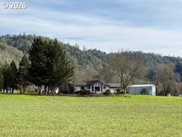 239 MEADOWLARK Ave, Roseburg, OR 97471