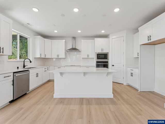 5954 Sorrento St St S, Salem, OR 97306