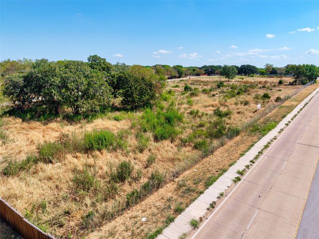 999 Silver Falls Boulevard, Dallas, TX 75217