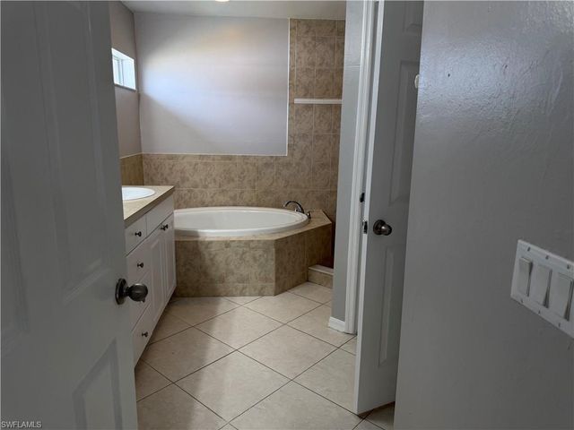 3540 NE 20th PL, Cape Coral, FL 33909