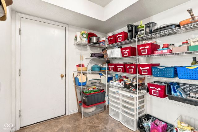 6852 Maywood Circle, Avon, IN 46123