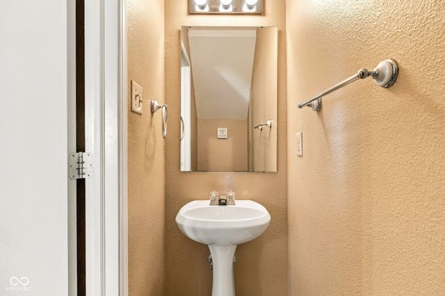 6852 Maywood Circle, Avon, IN 46123