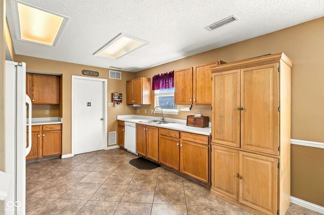6852 Maywood Circle, Avon, IN 46123