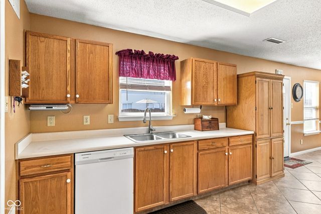 6852 Maywood Circle, Avon, IN 46123