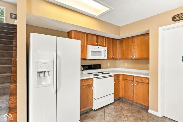 6852 Maywood Circle, Avon, IN 46123