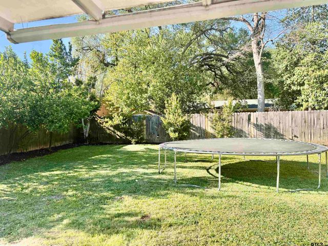 516 Dartmouth Dr., Tyler, TX 75701