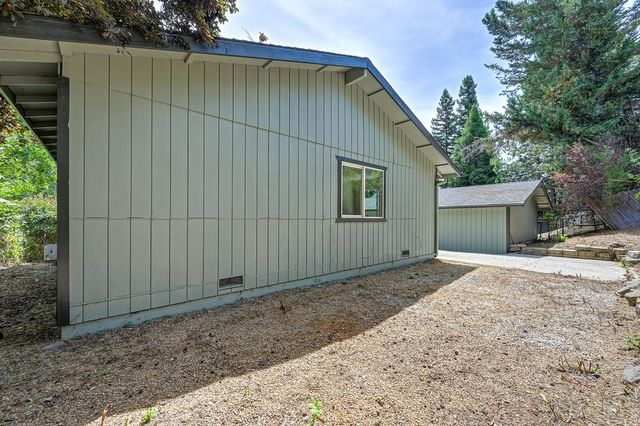 516 Whiting St, Grass Valley, CA 95945